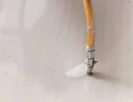 麻城瓷砖空鼓维修公司专业解答在瓷砖铺贴过程中，如果使用的砂料过粗（如全部使用了粗砂），可能会导致以下问题